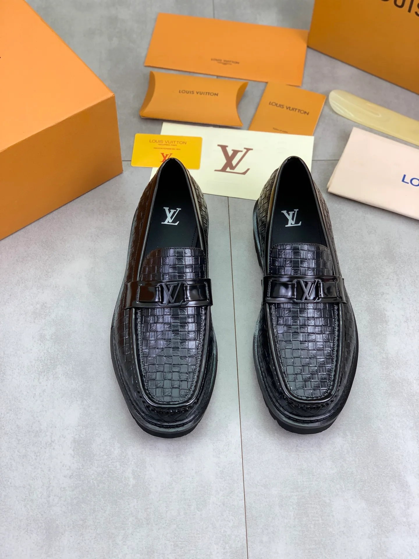 Factory price P820 💎💎💎LOUIS VUITTON [Louis Vuitton] - LV men's business casual leather shoes, luxurious and noble 👞All imported original cowhide, just to create a more comfortable wearing experience, upper: original high-end calfskin ➕Imported soft cowhide lining, original lightweight foam outsole ✔️ Color: 6️⃣colors available Size: 39-44 (38.45 46 can be customized (non-returnable)